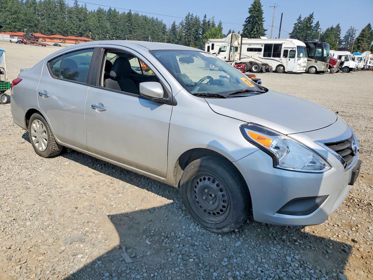 2019 Nissan Versa, SV