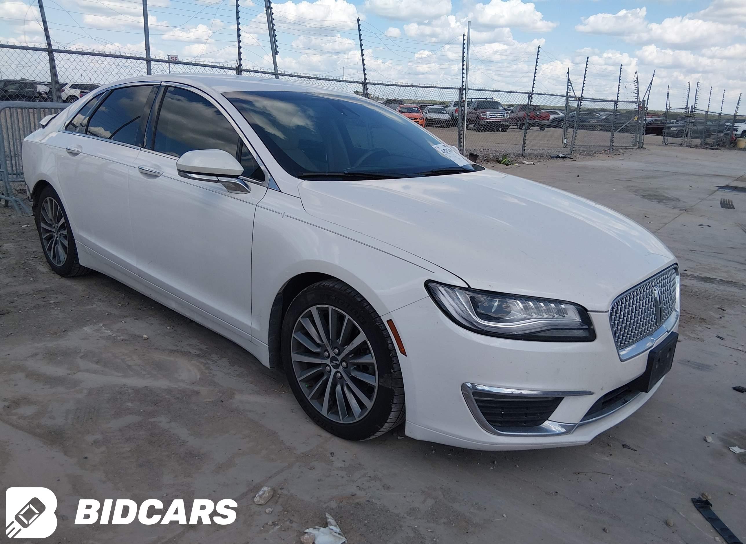 2020 Lincoln MKZ, Standard