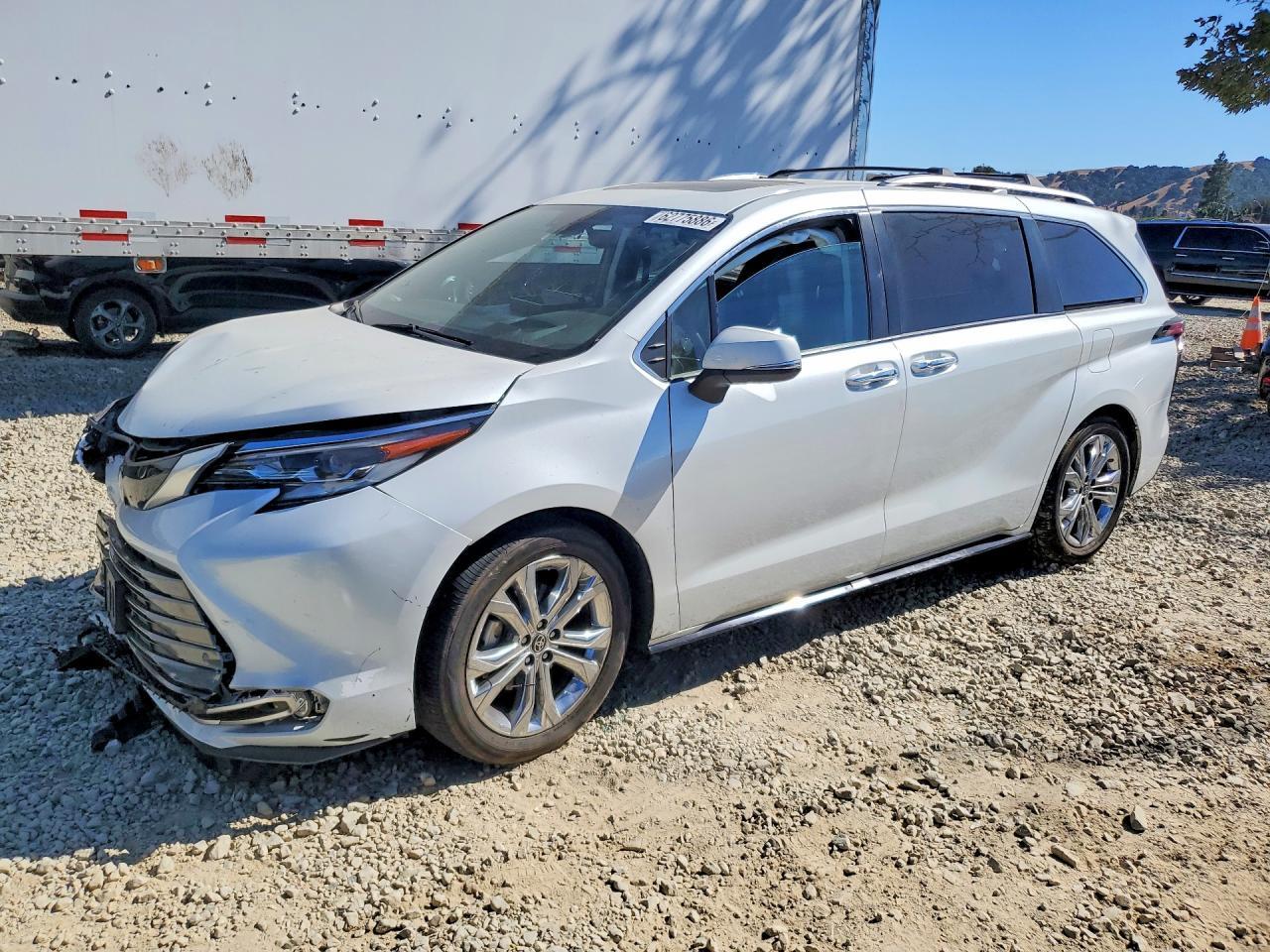 2022 Toyota Sienna, Platinum...