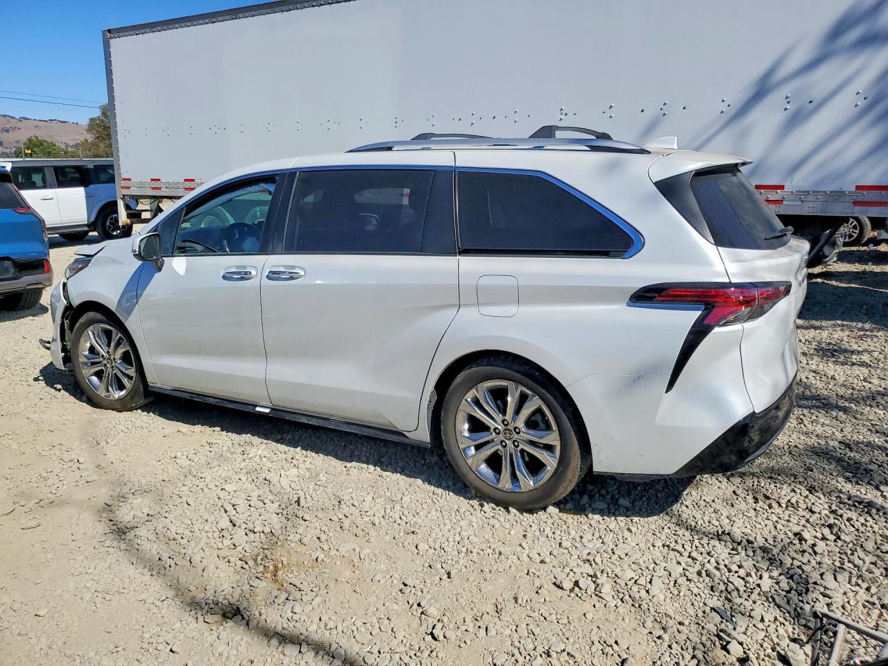 2022 Toyota Sienna, Platinum...