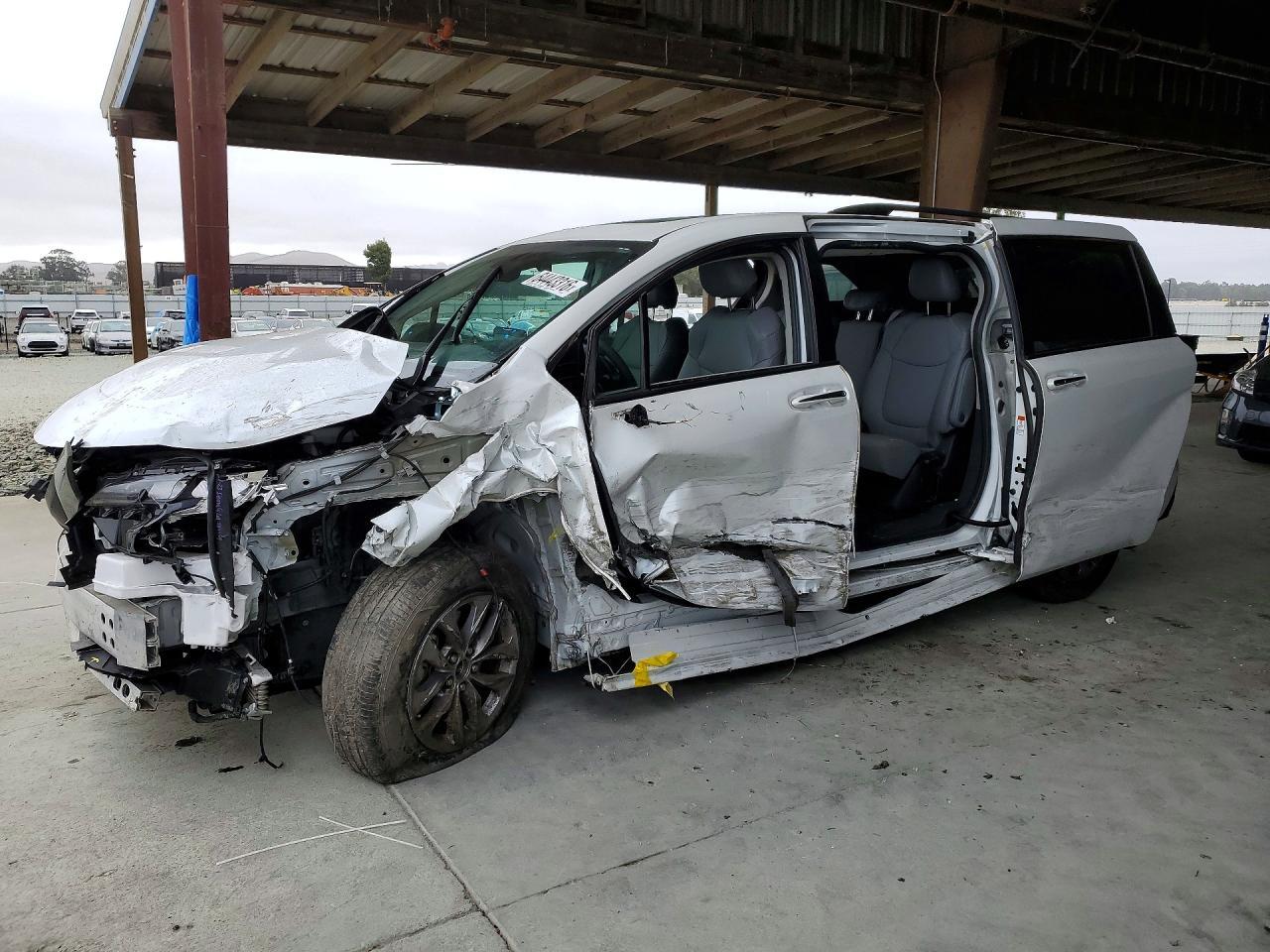 2022 Toyota Sienna, Xle