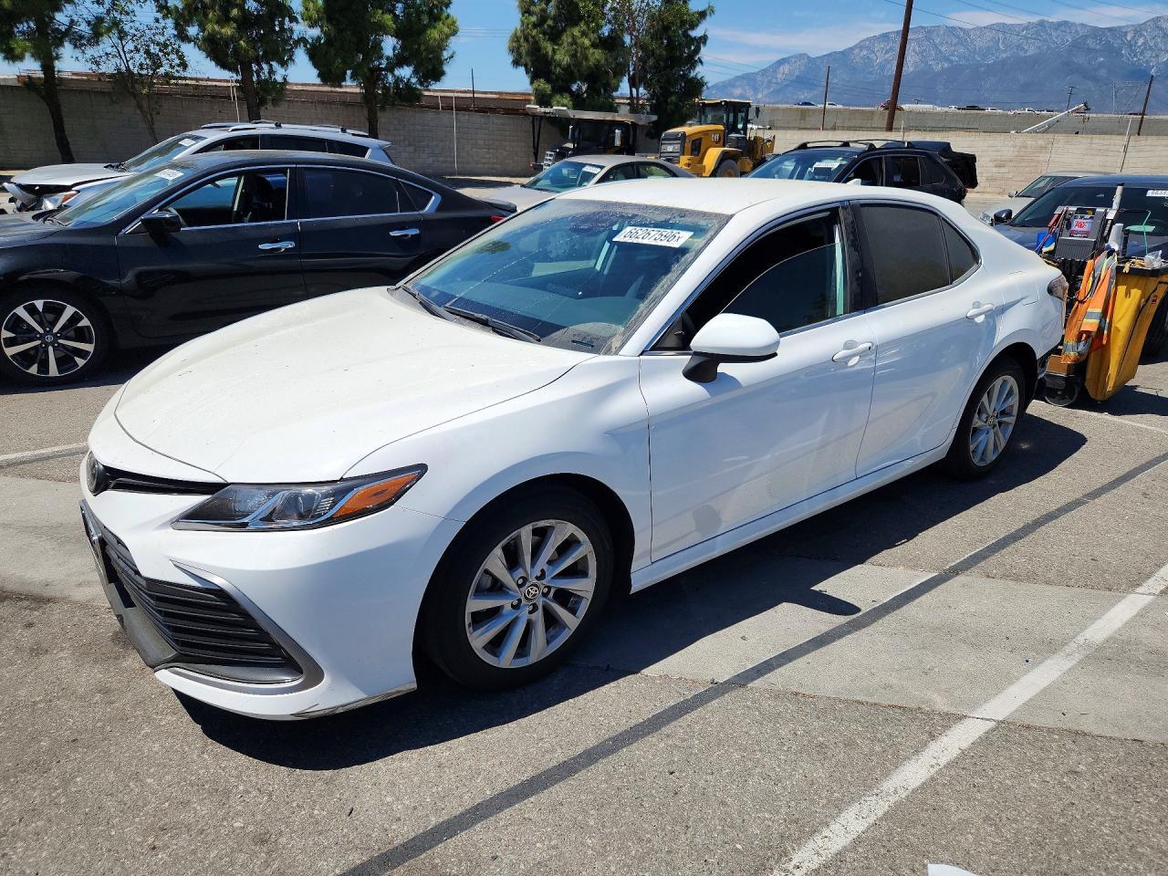 2021 Toyota Camry, LE