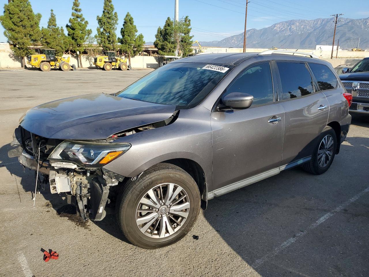 2017 Nissan Pathfinder, S