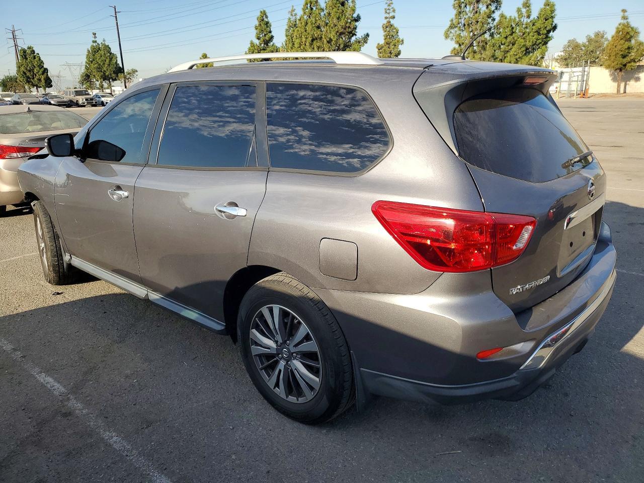 2017 Nissan Pathfinder, S