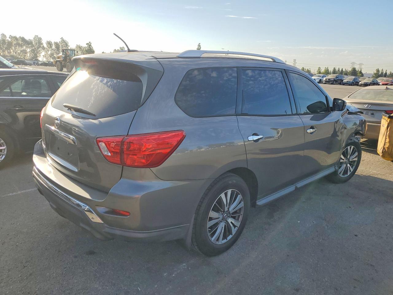 2017 Nissan Pathfinder, S
