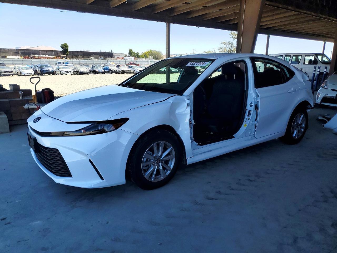 2025 Toyota Camry, LE