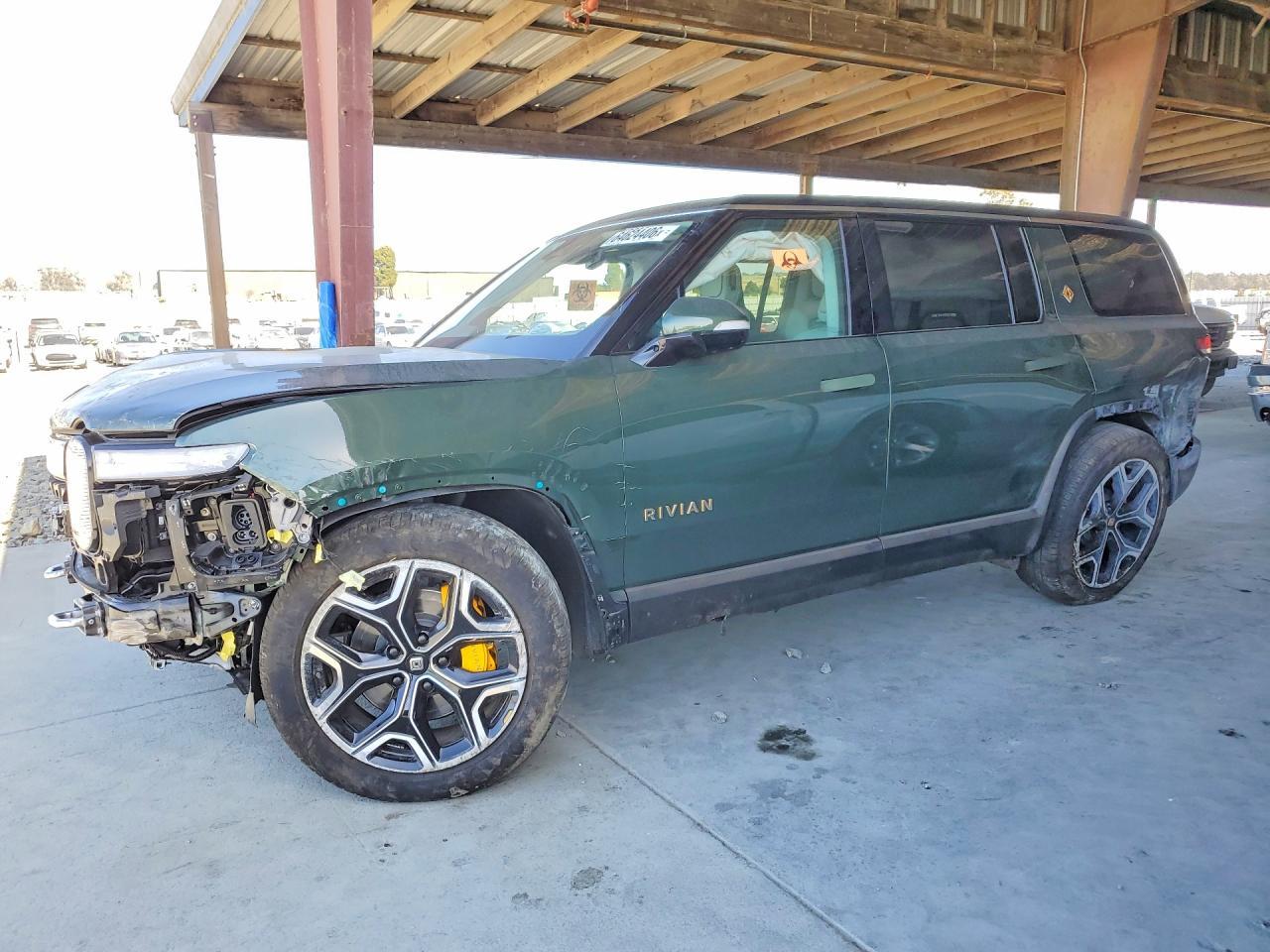 2023 Rivian R1S, Adventure