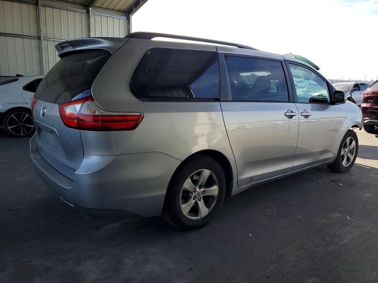 2015 Toyota Sienna, LE