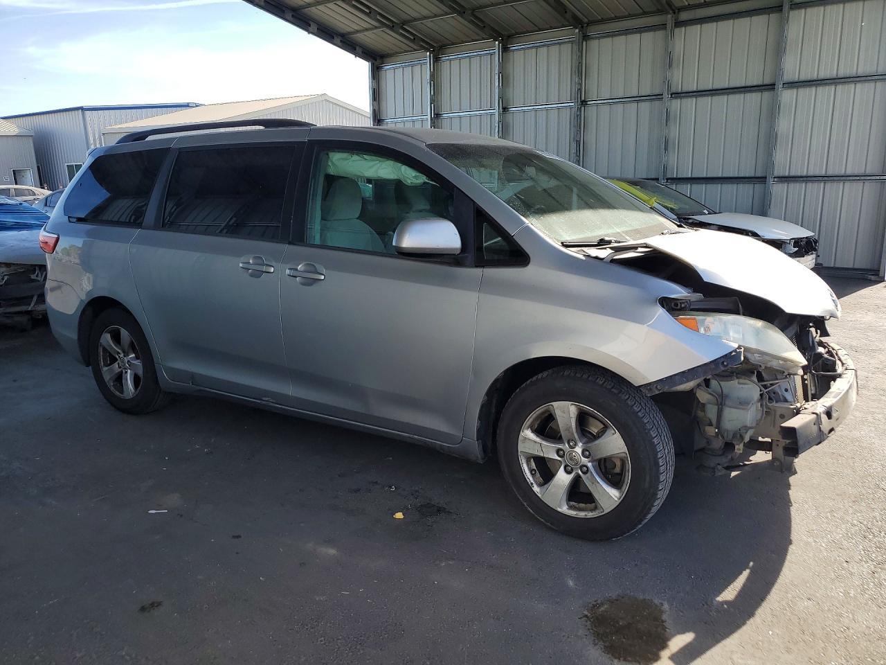 2015 Toyota Sienna, LE