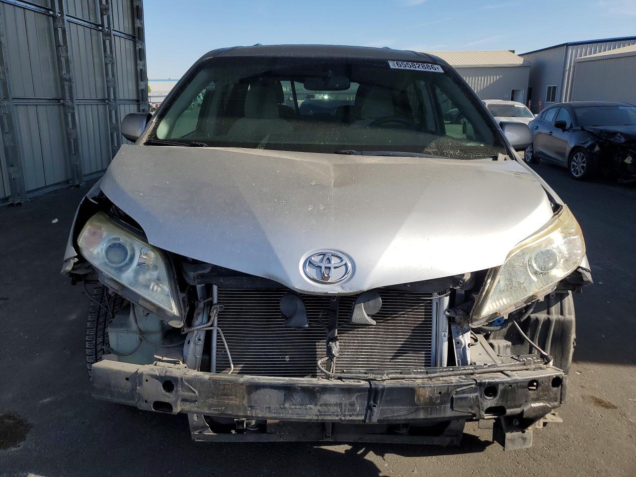 2015 Toyota Sienna, LE