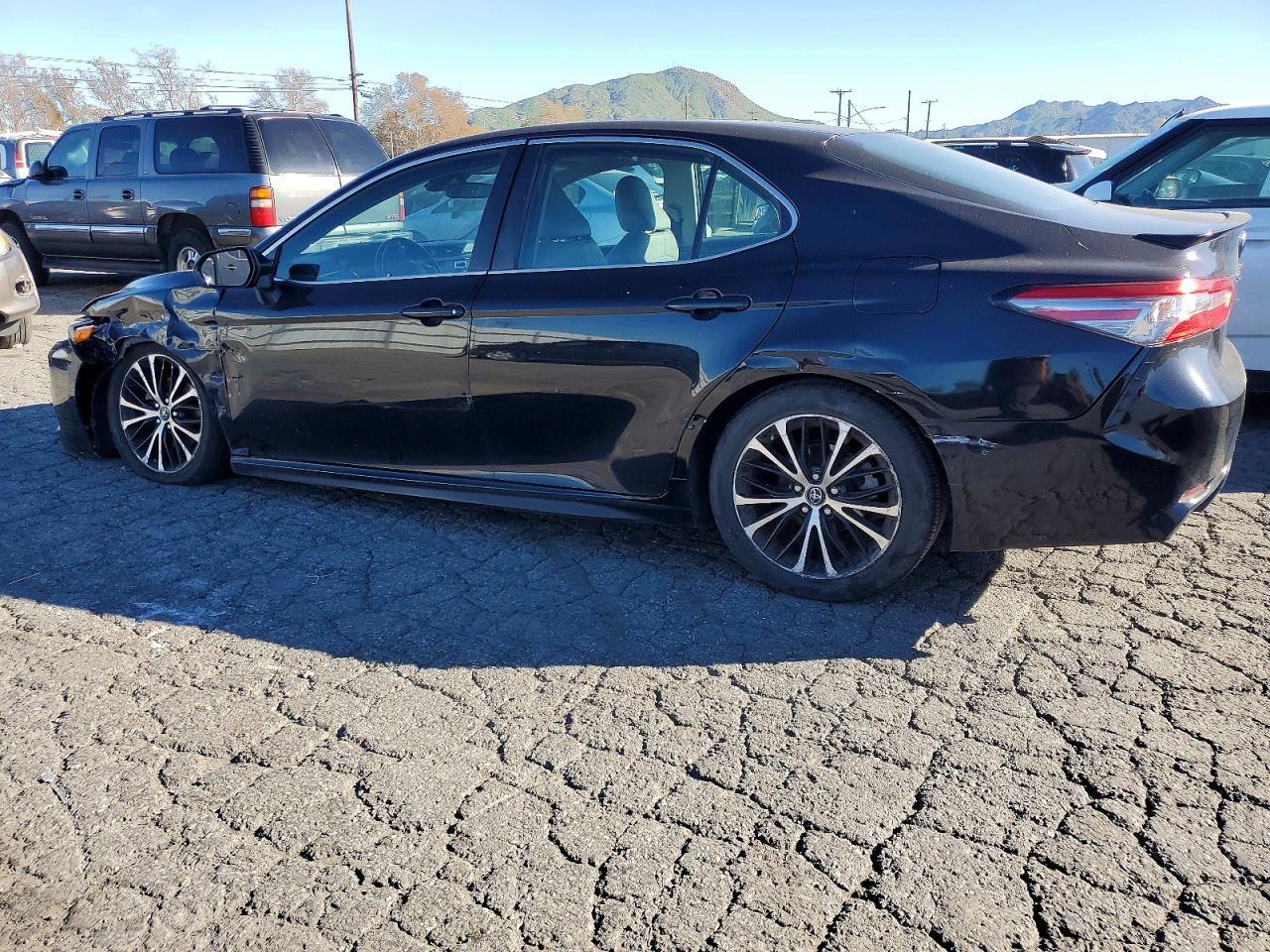 2018 Toyota Camry, L