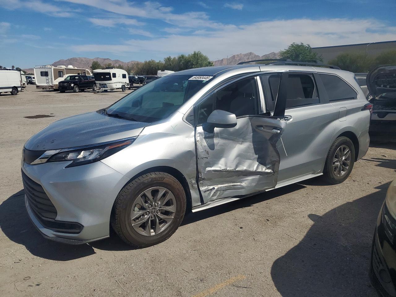 2021 Toyota Sienna, LE