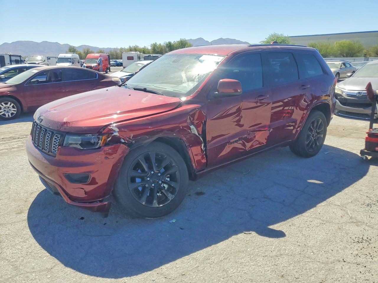 2020 Jeep Grand Cherokee, Laredo