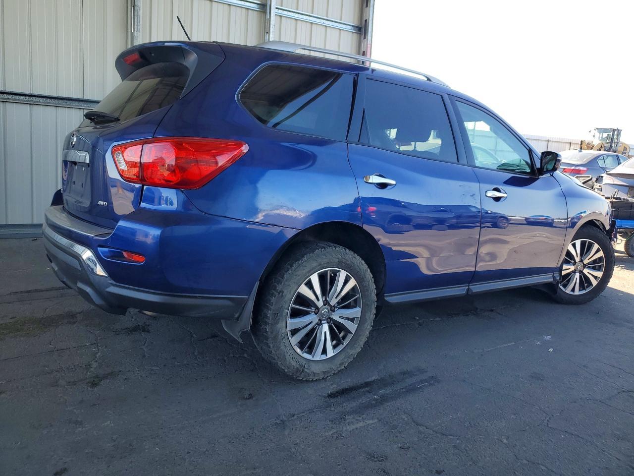 2018 Nissan Pathfinder, S