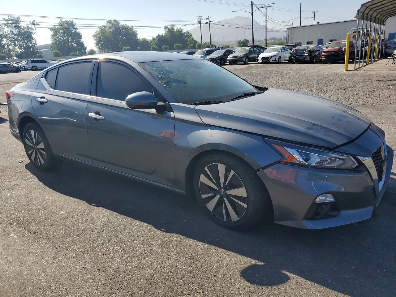2020 Nissan Altima, SV