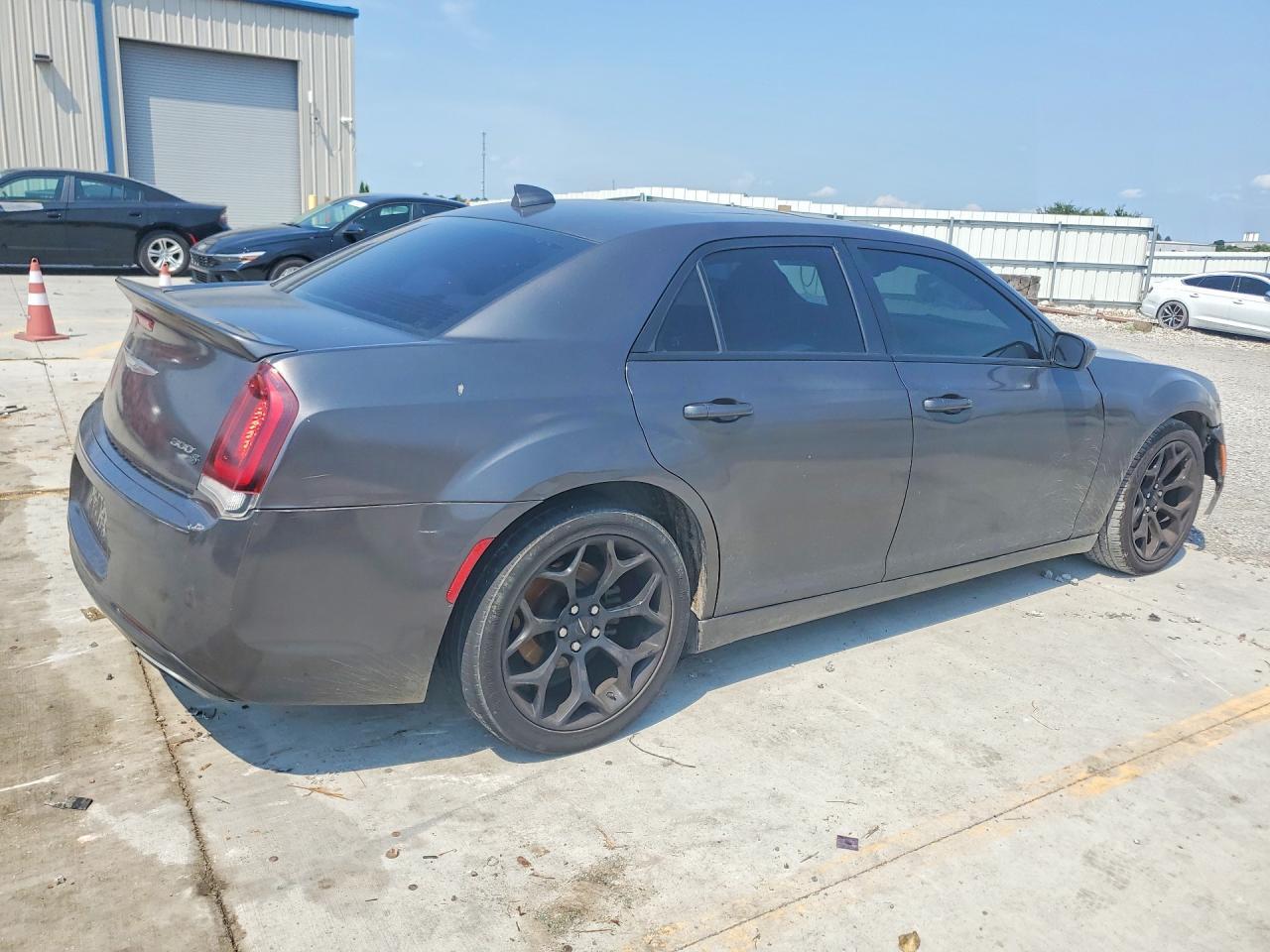 2018 Chrysler 300, S