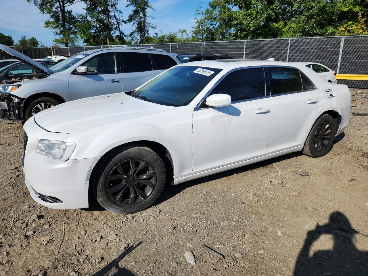 2016 Chrysler 300, Limited