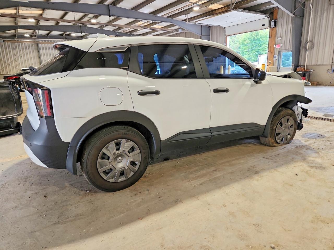 2025 Nissan Kicks, S