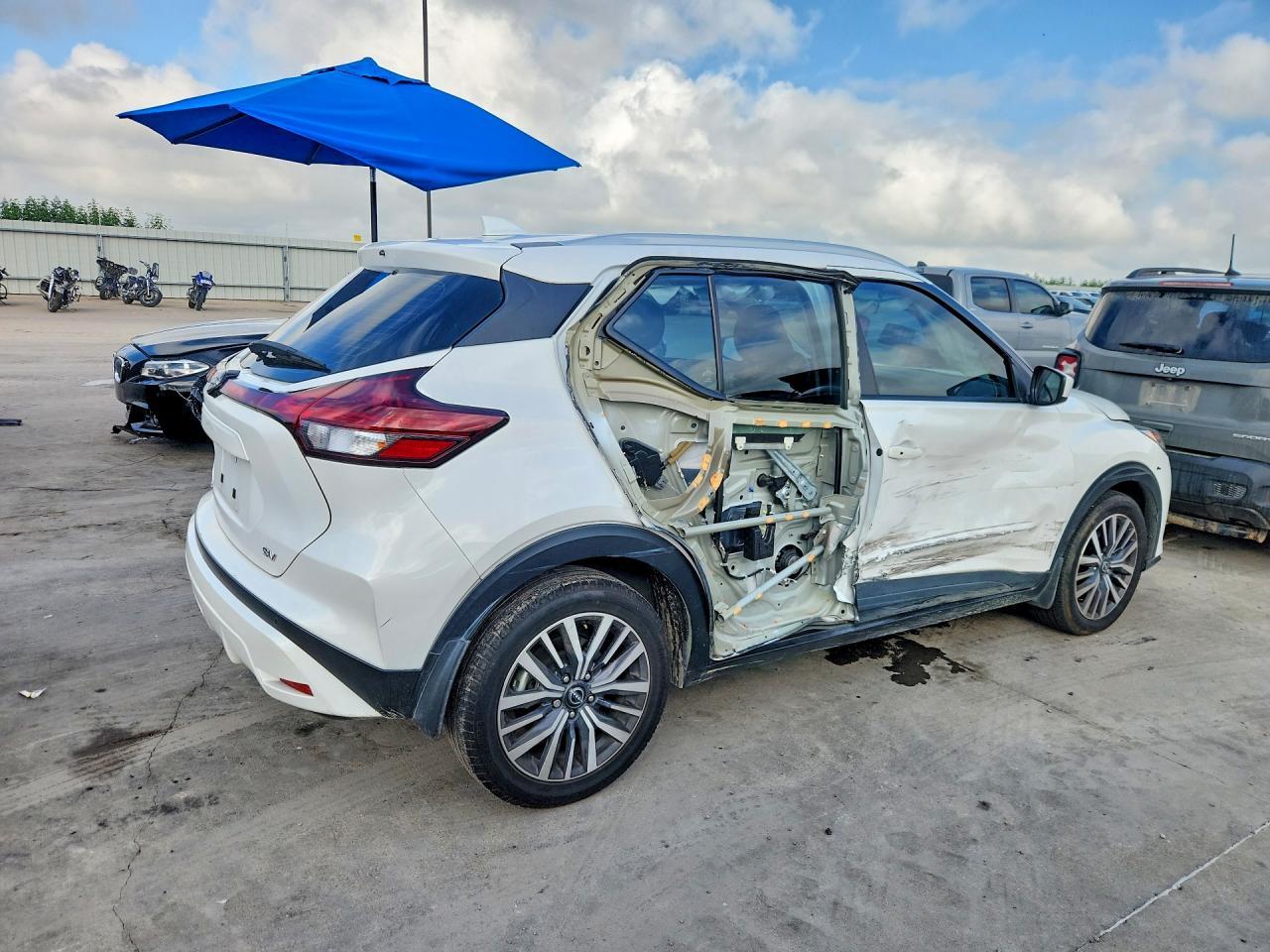 2023 Nissan Kicks, SV