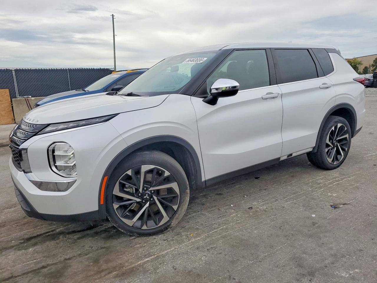 2022 Mitsubishi Outlander, ES