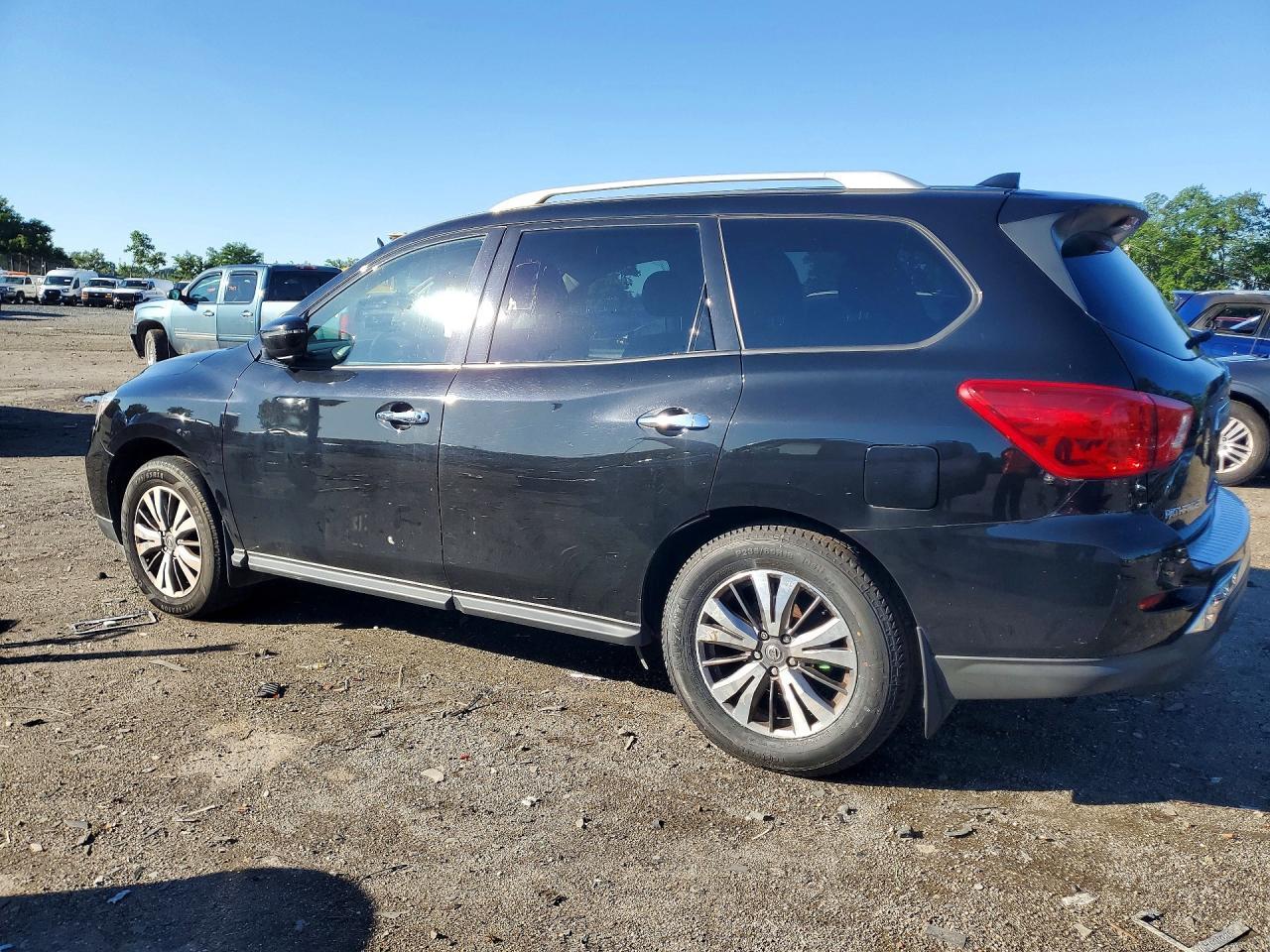 2020 Nissan Pathfinder, S