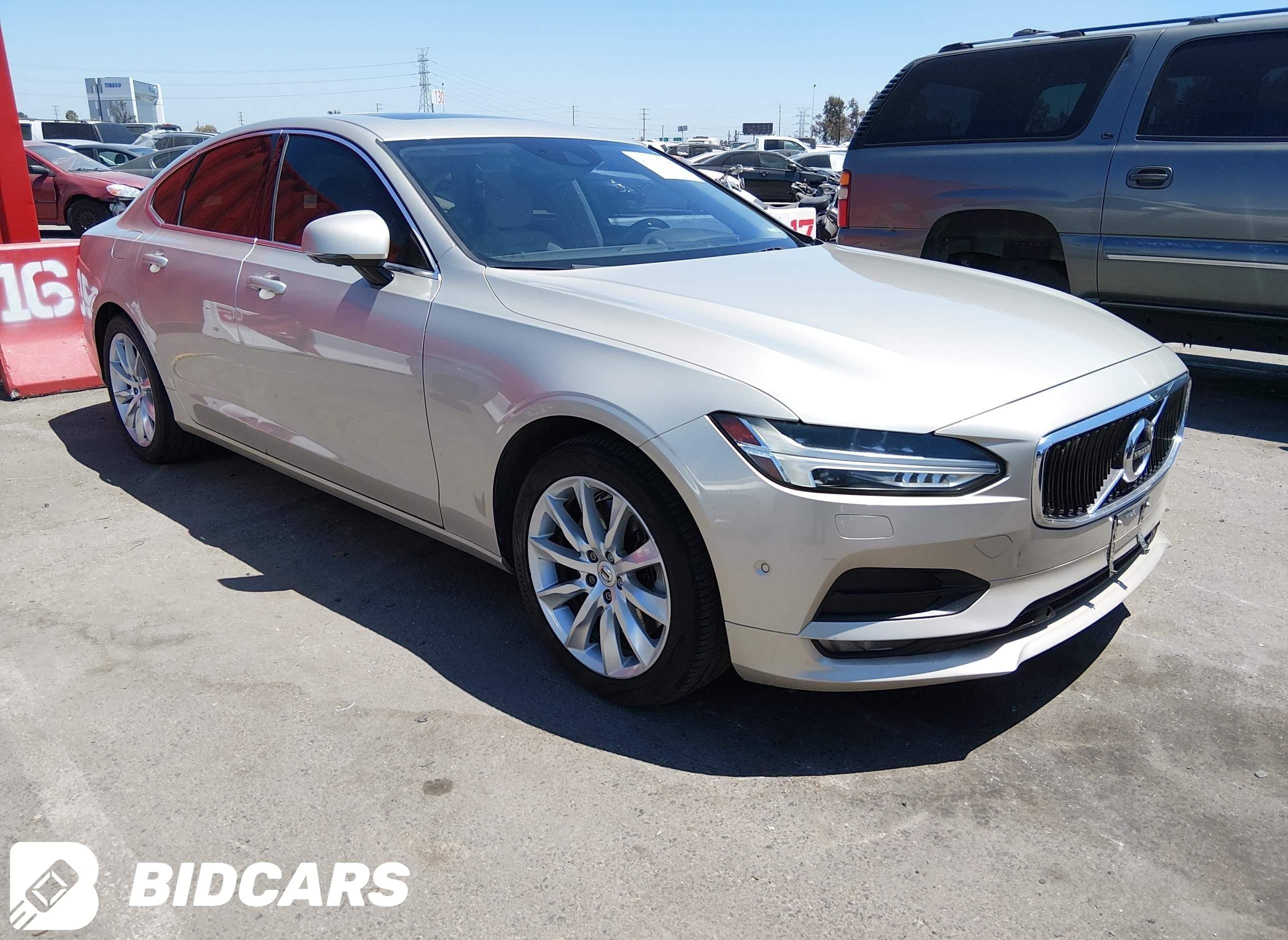 2017 Volvo S90, T6 Momentum