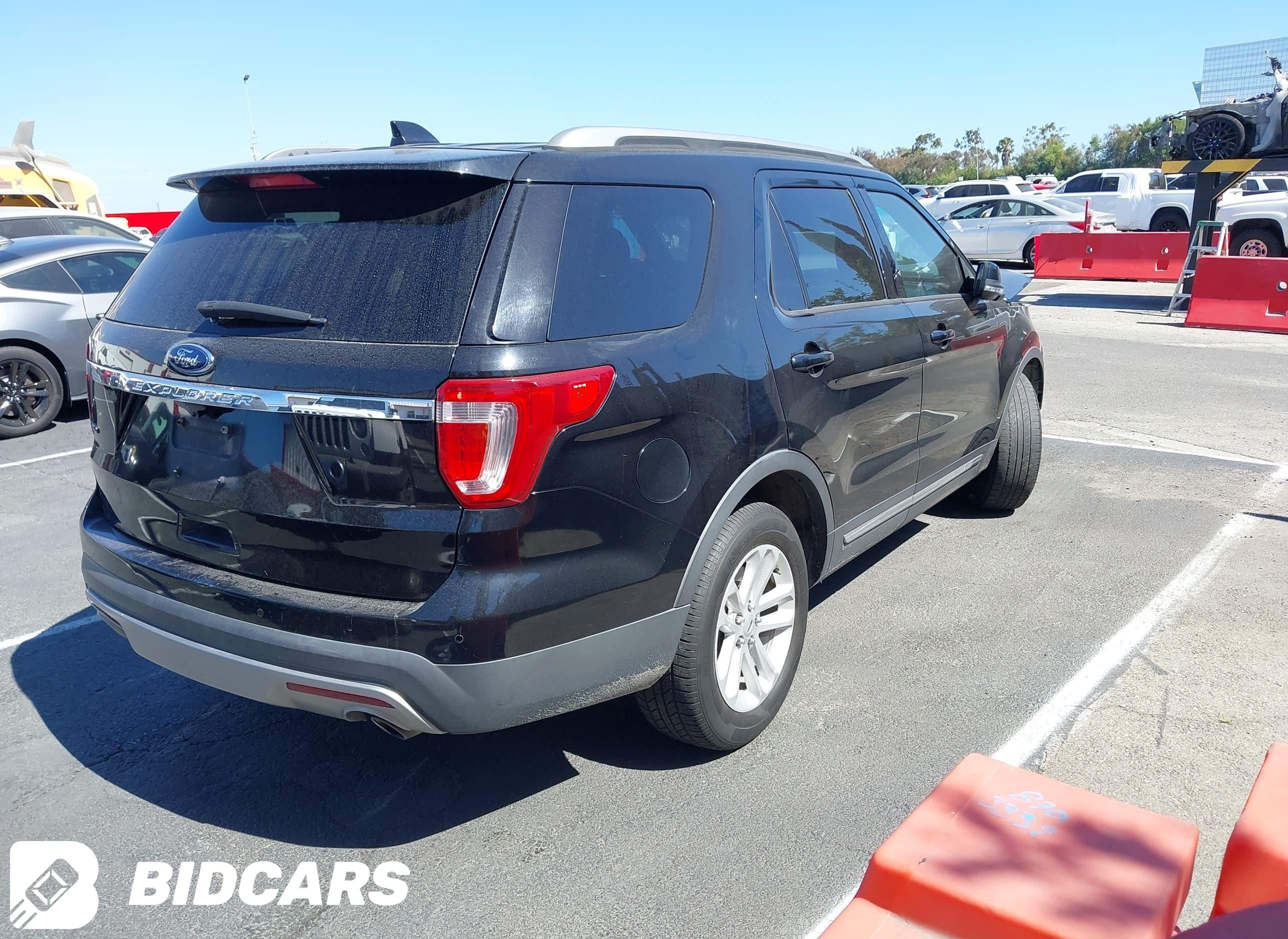 2017 Ford Explorer, Xlt