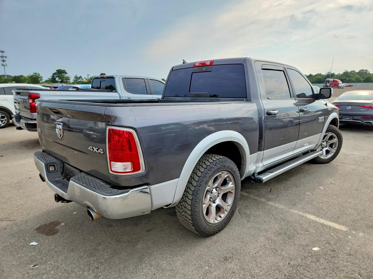 2016 RAM 1500, Laramie