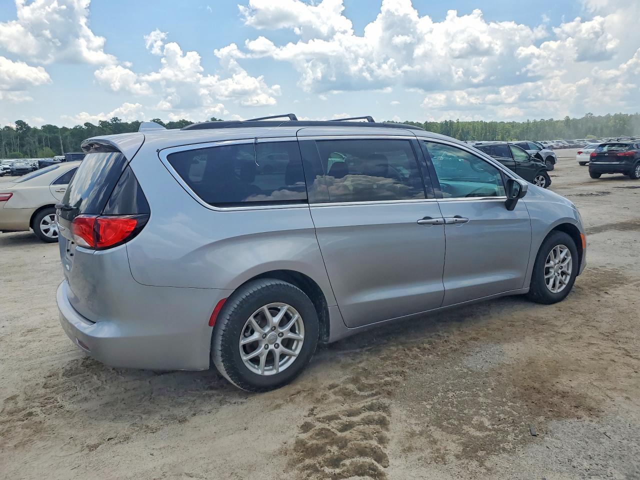 2020 Chrysler Voyager, Lxi