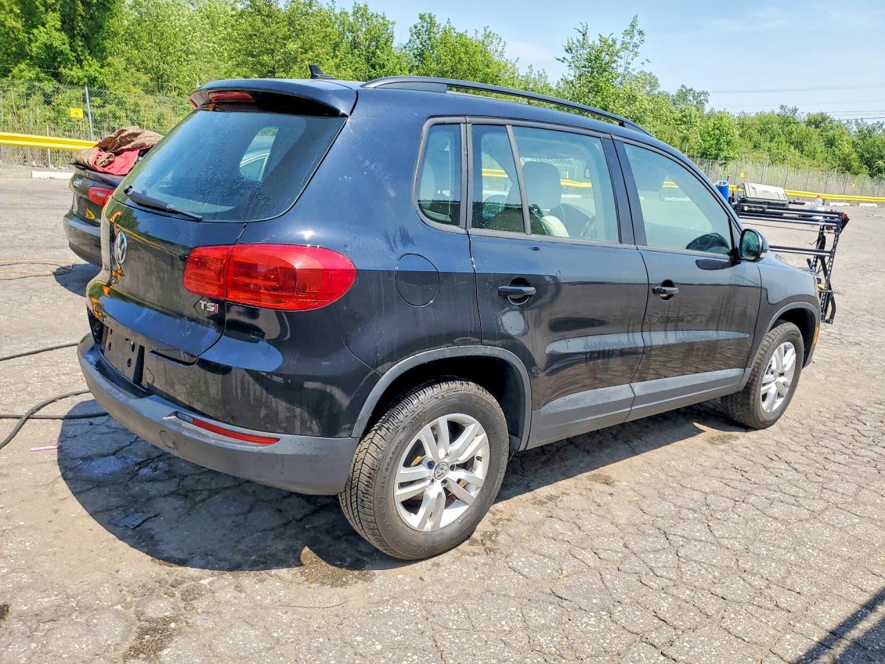 2017 Volkswagen Tiguan, S