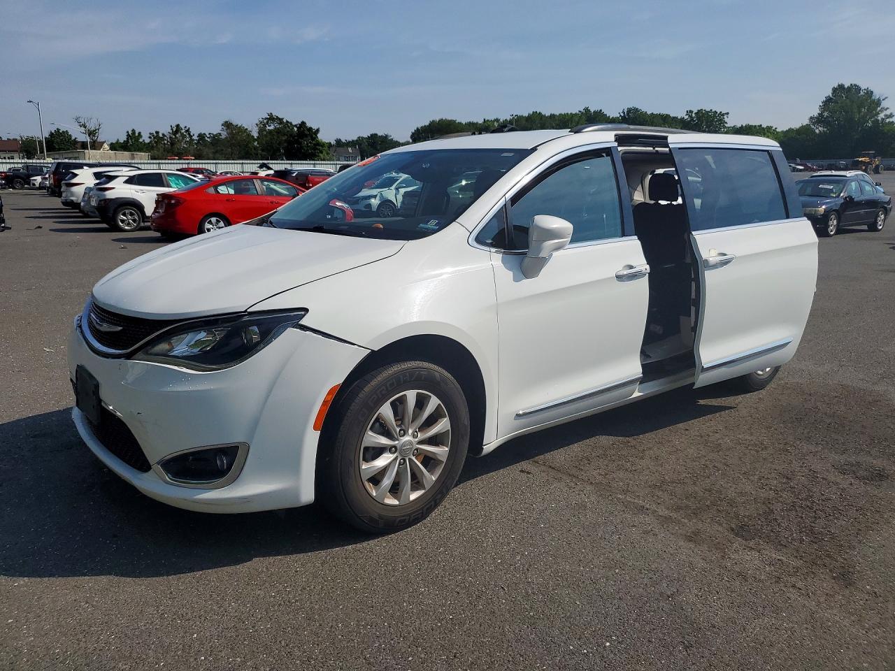 2017 Chrysler Pacifica, Touri...
