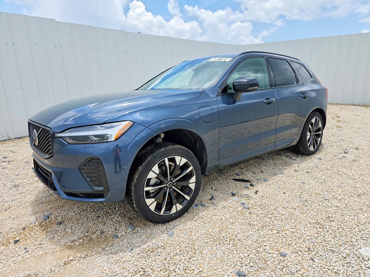 2026 Volvo XC60, Plus