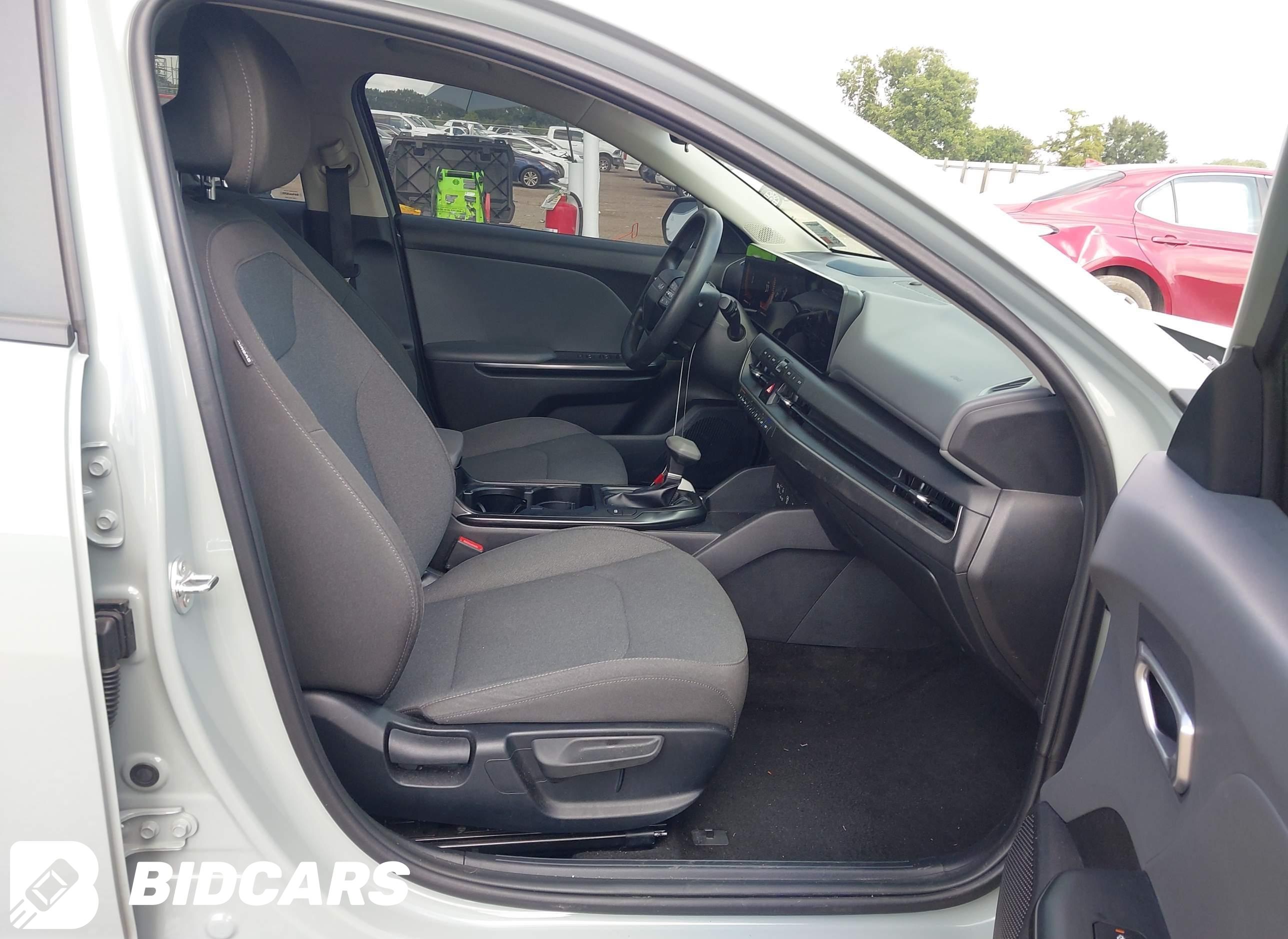 2025 KIA K4, Lxs