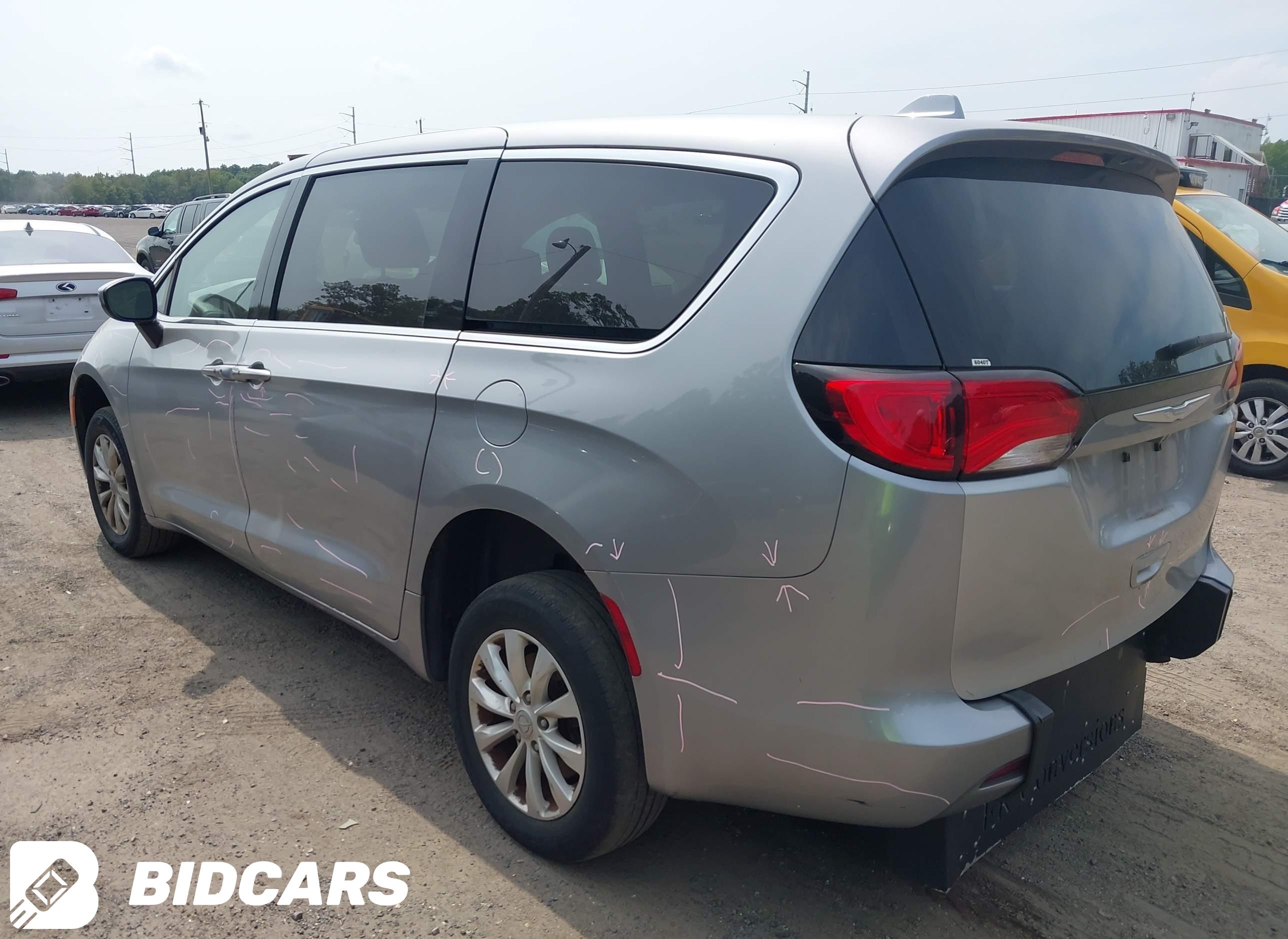 2017 Chrysler Pacifica, Touring