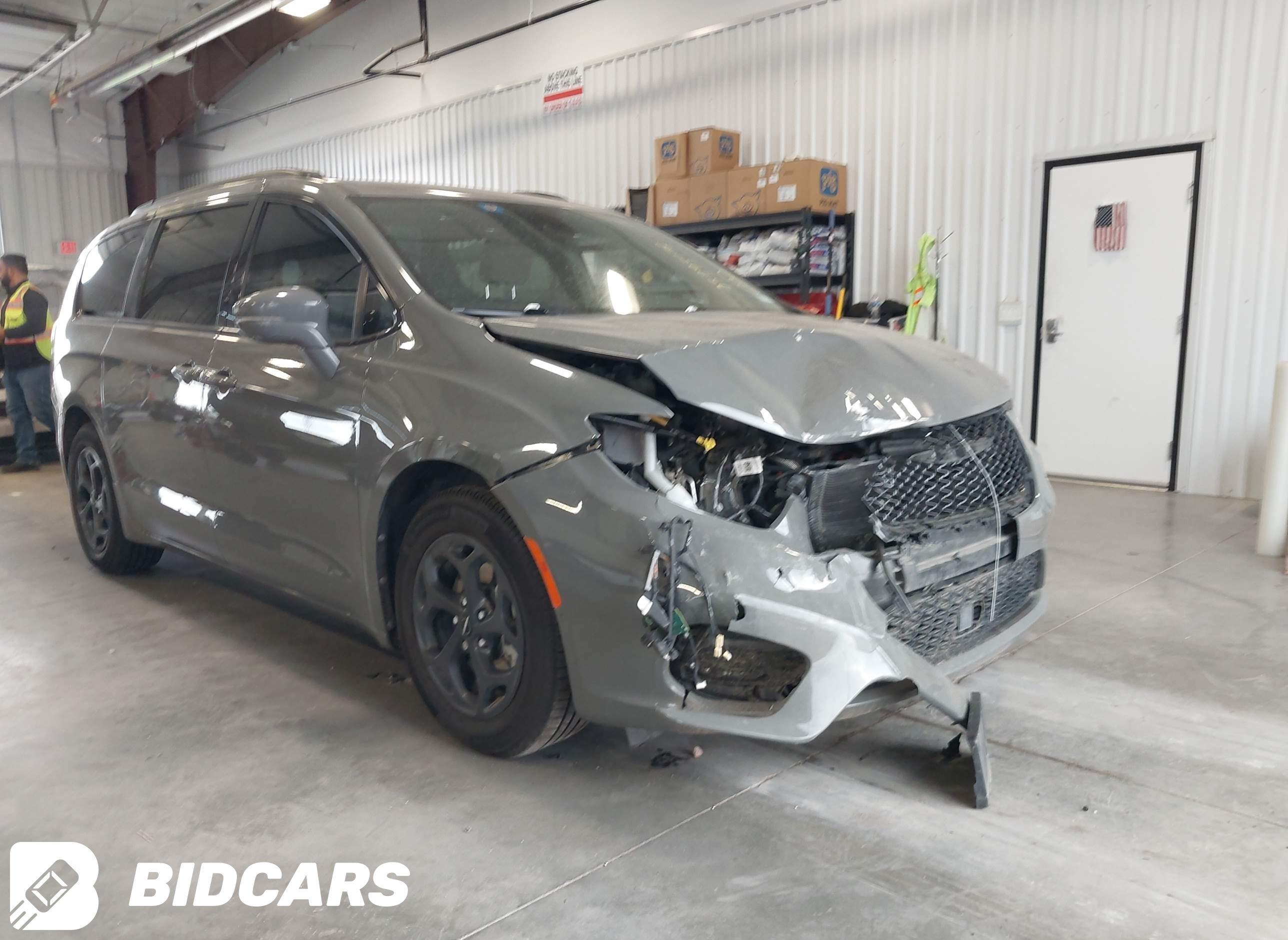 2021 Chrysler Pacifica Hybrid...
