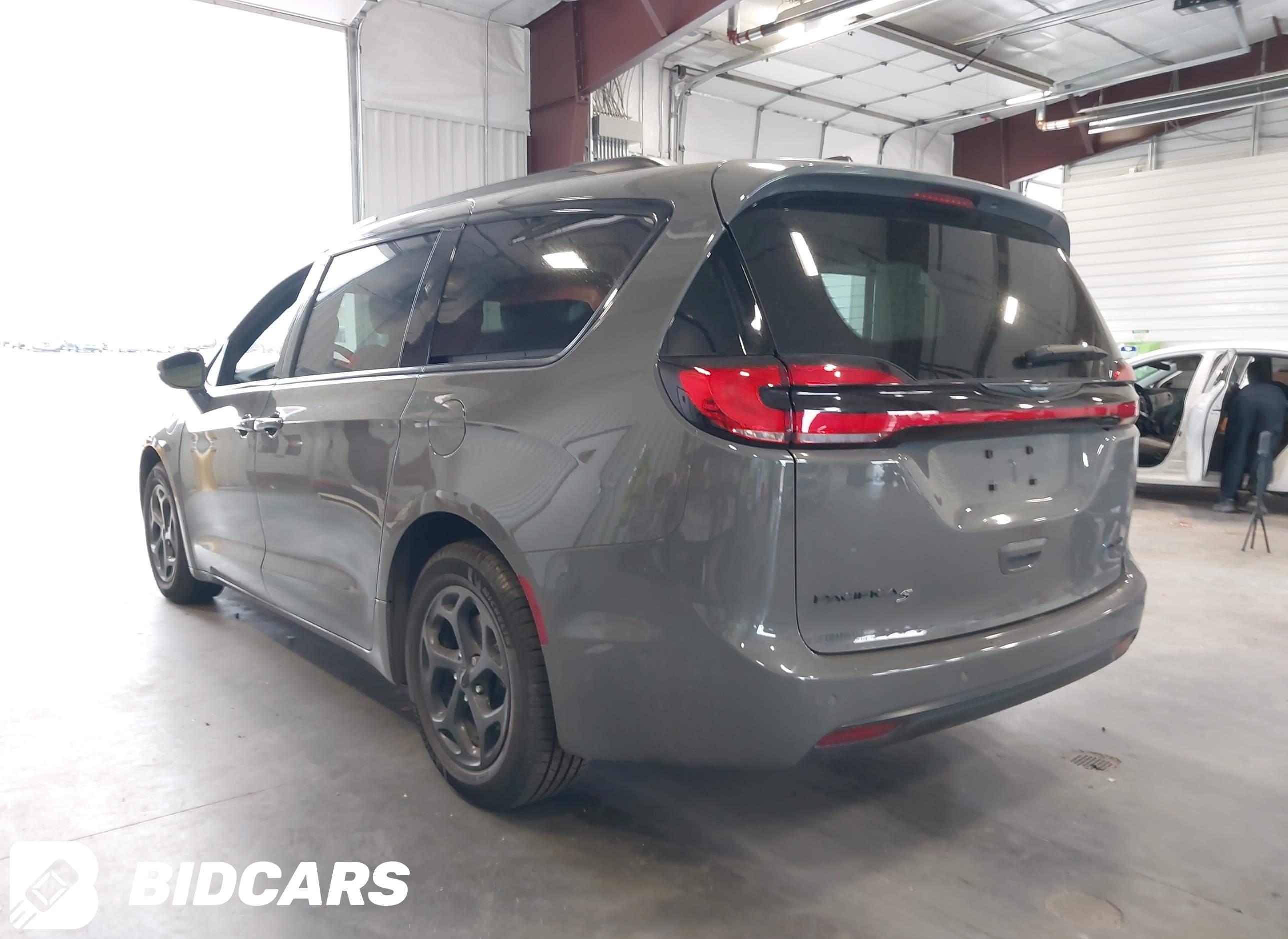 2021 Chrysler Pacifica Hybrid...