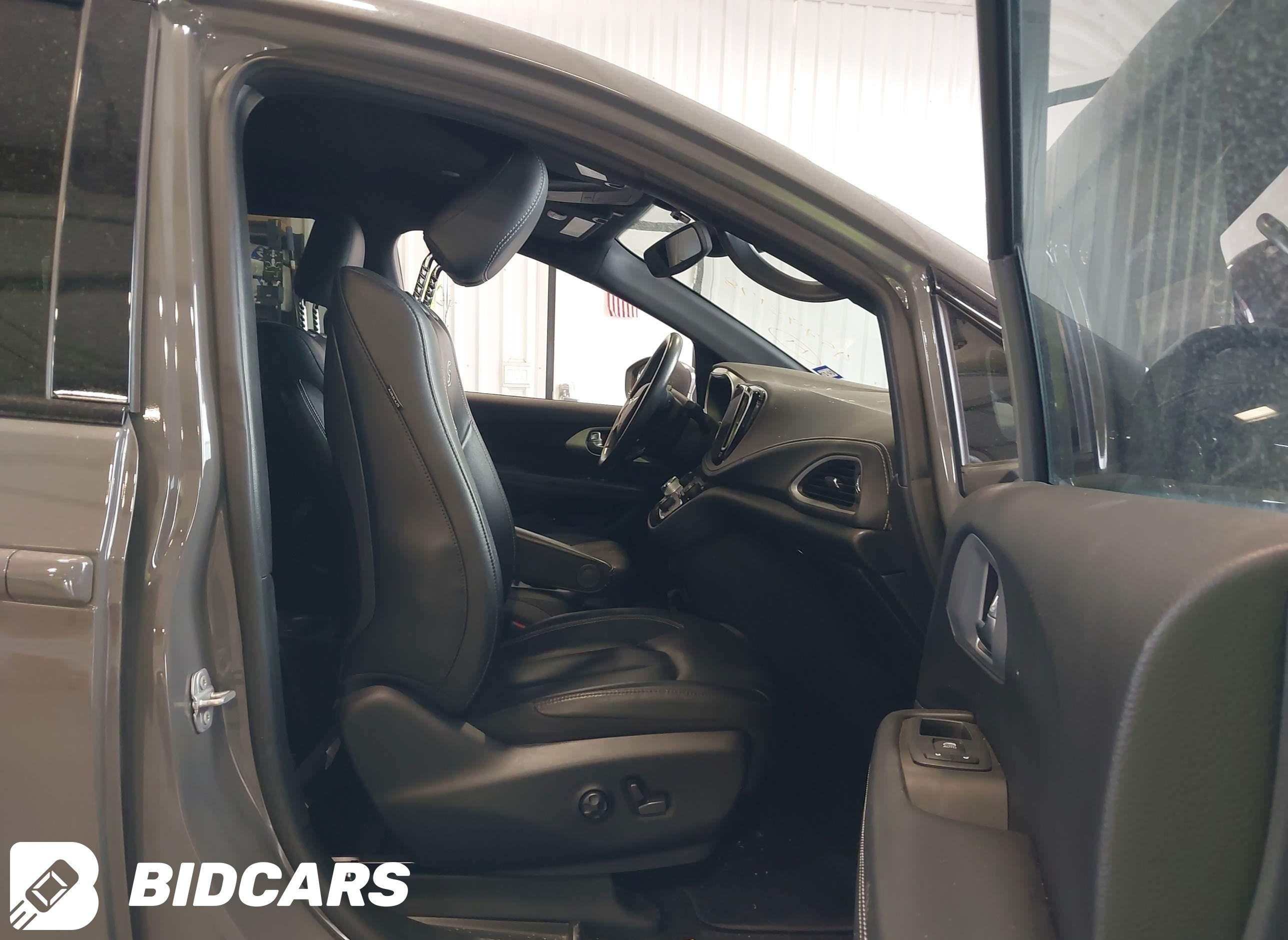 2021 Chrysler Pacifica Hybrid...