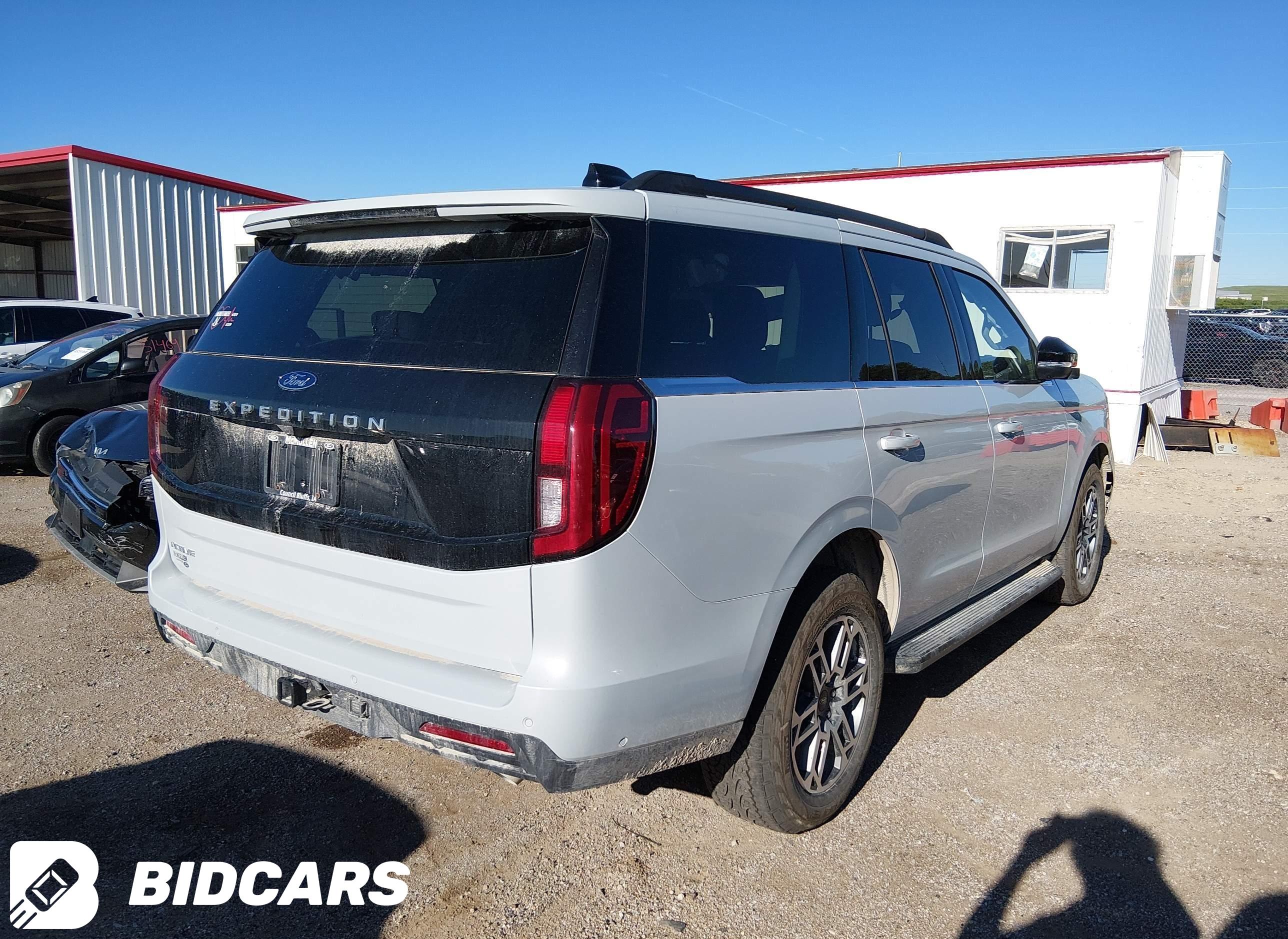 2025 Ford Expedition, Active