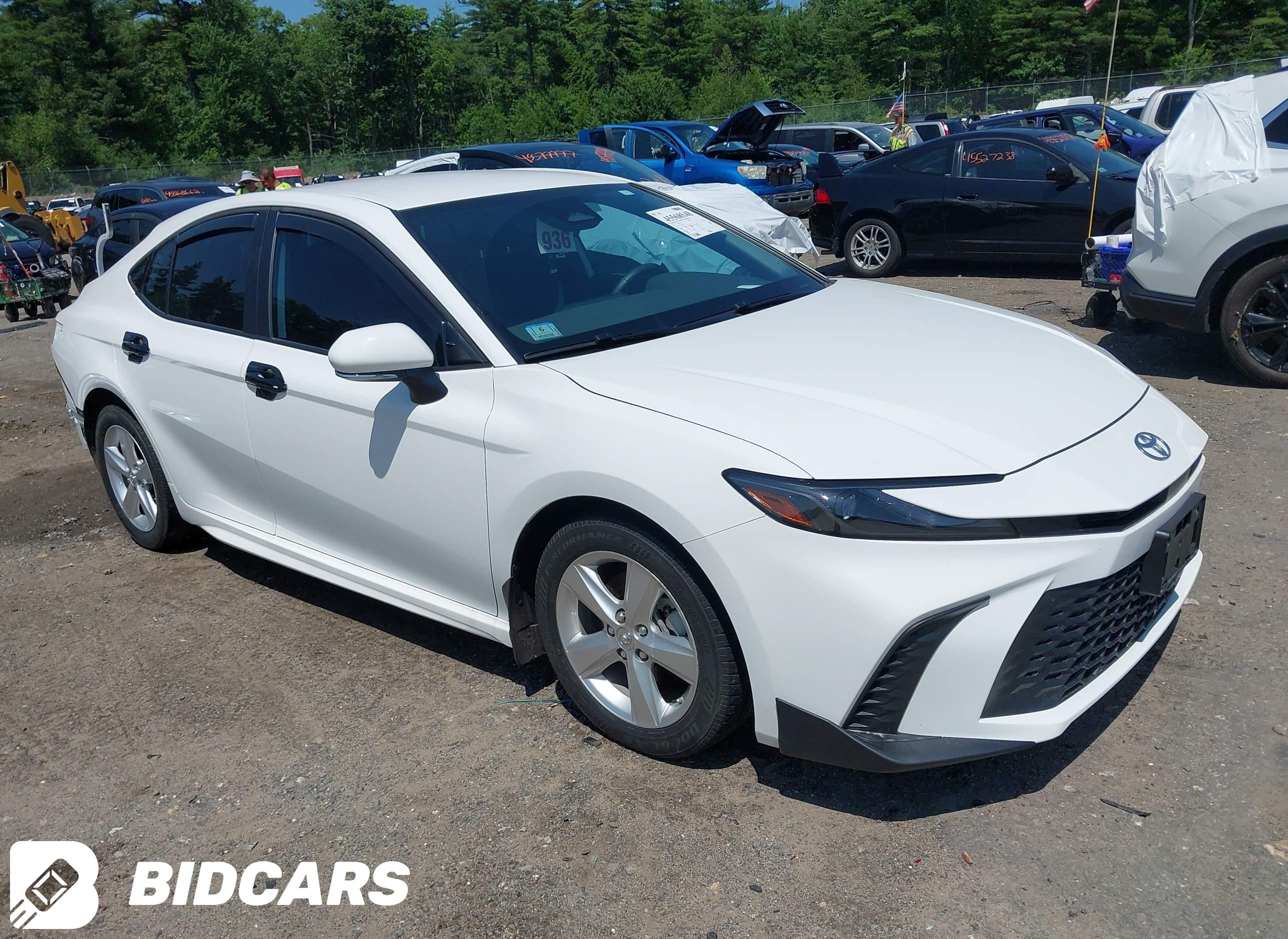 2025 Toyota Camry, SE