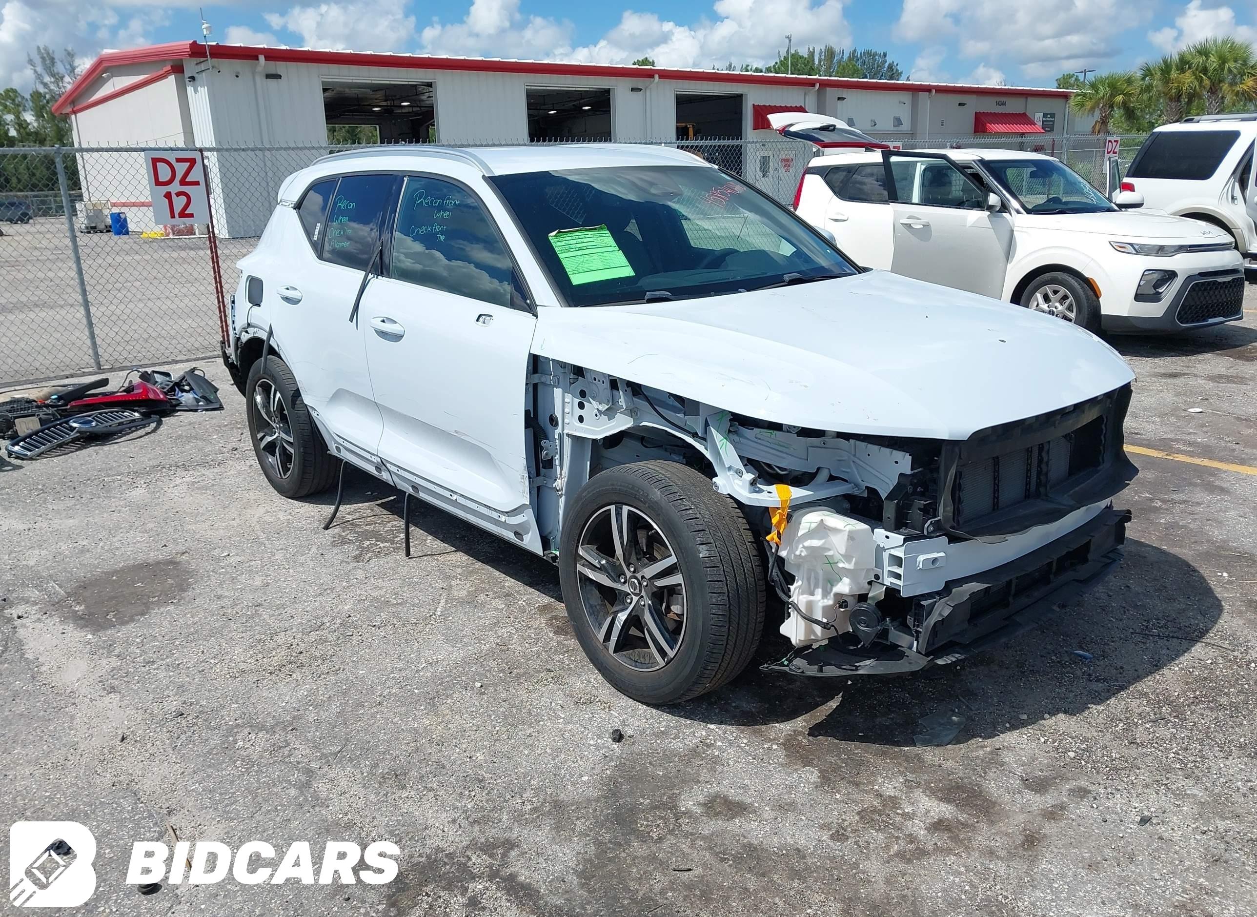 2024 Volvo XC40, B5 Core Brig...
