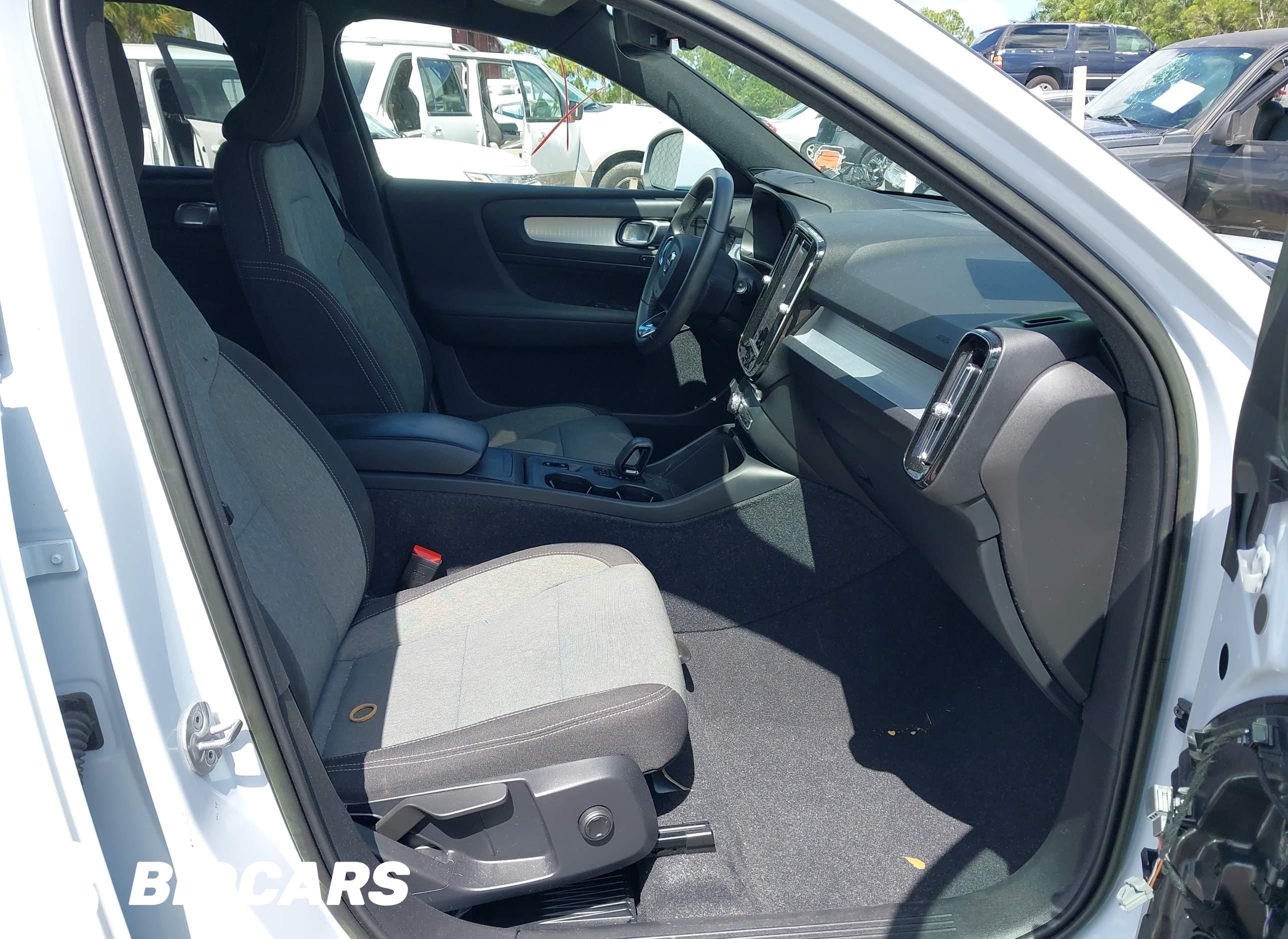 2024 Volvo XC40, B5 Core Brig...