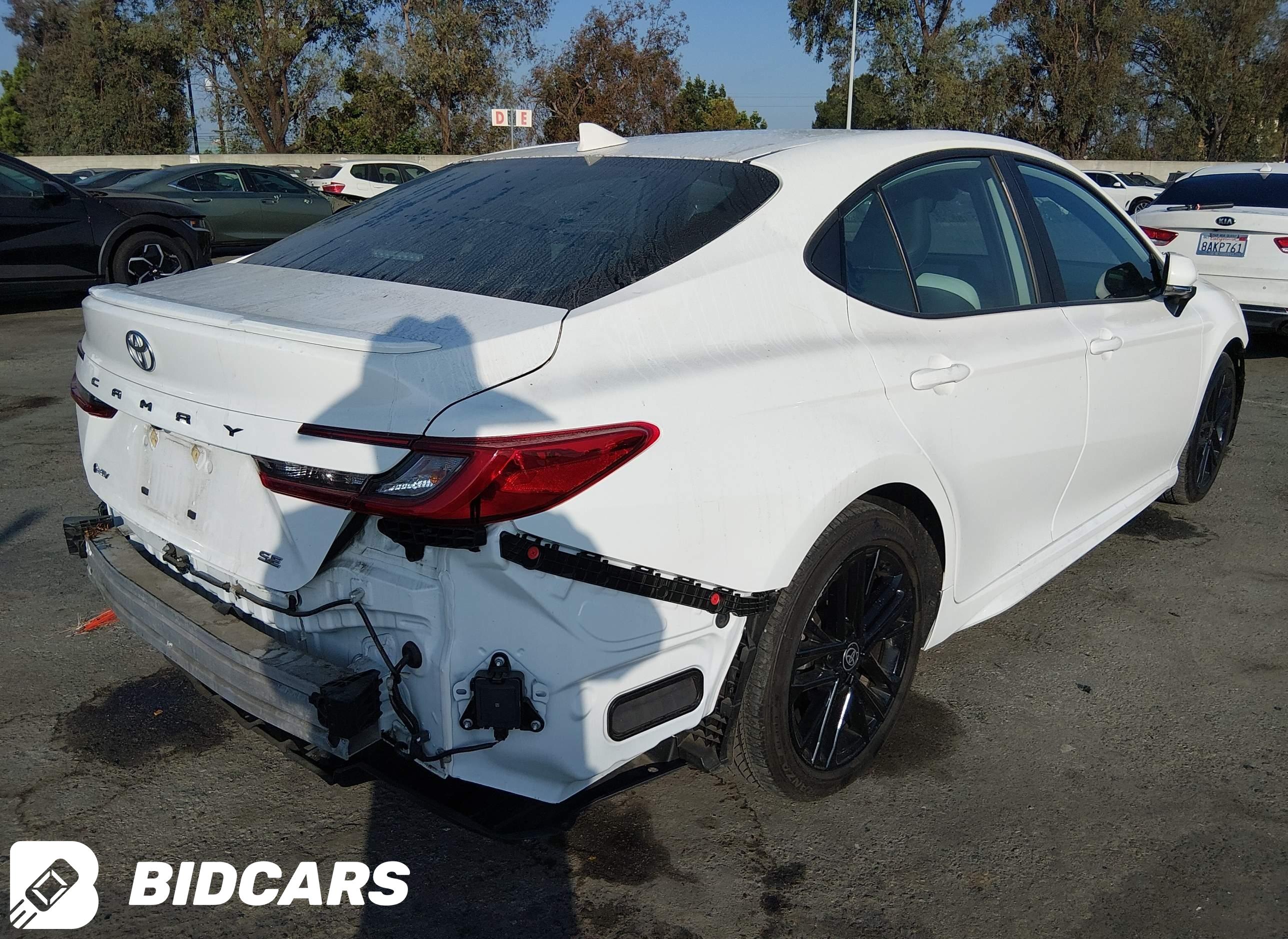 2025 Toyota Camry, SE