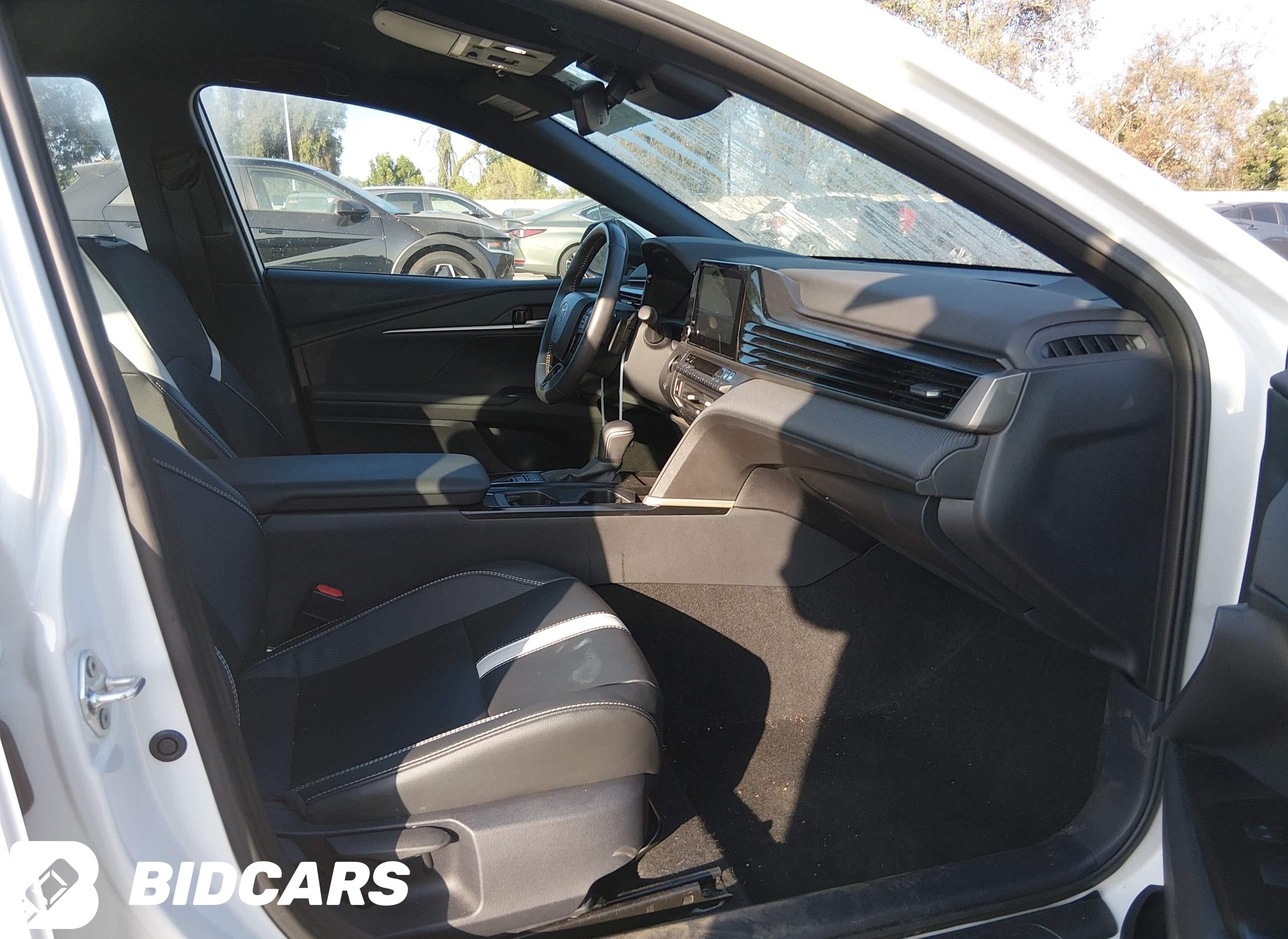 2025 Toyota Camry, SE