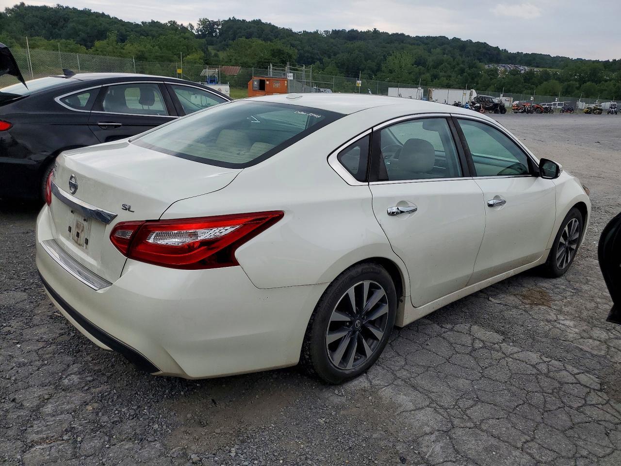 2017 Nissan Altima, 2.5 SL