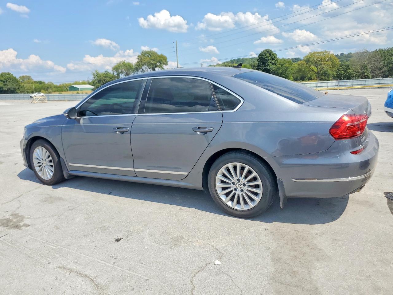2016 Volkswagen Passat, SE