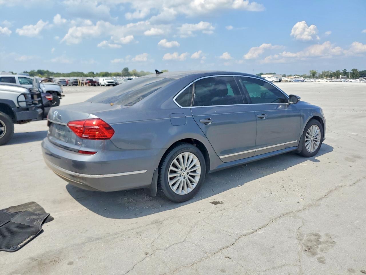 2016 Volkswagen Passat, SE