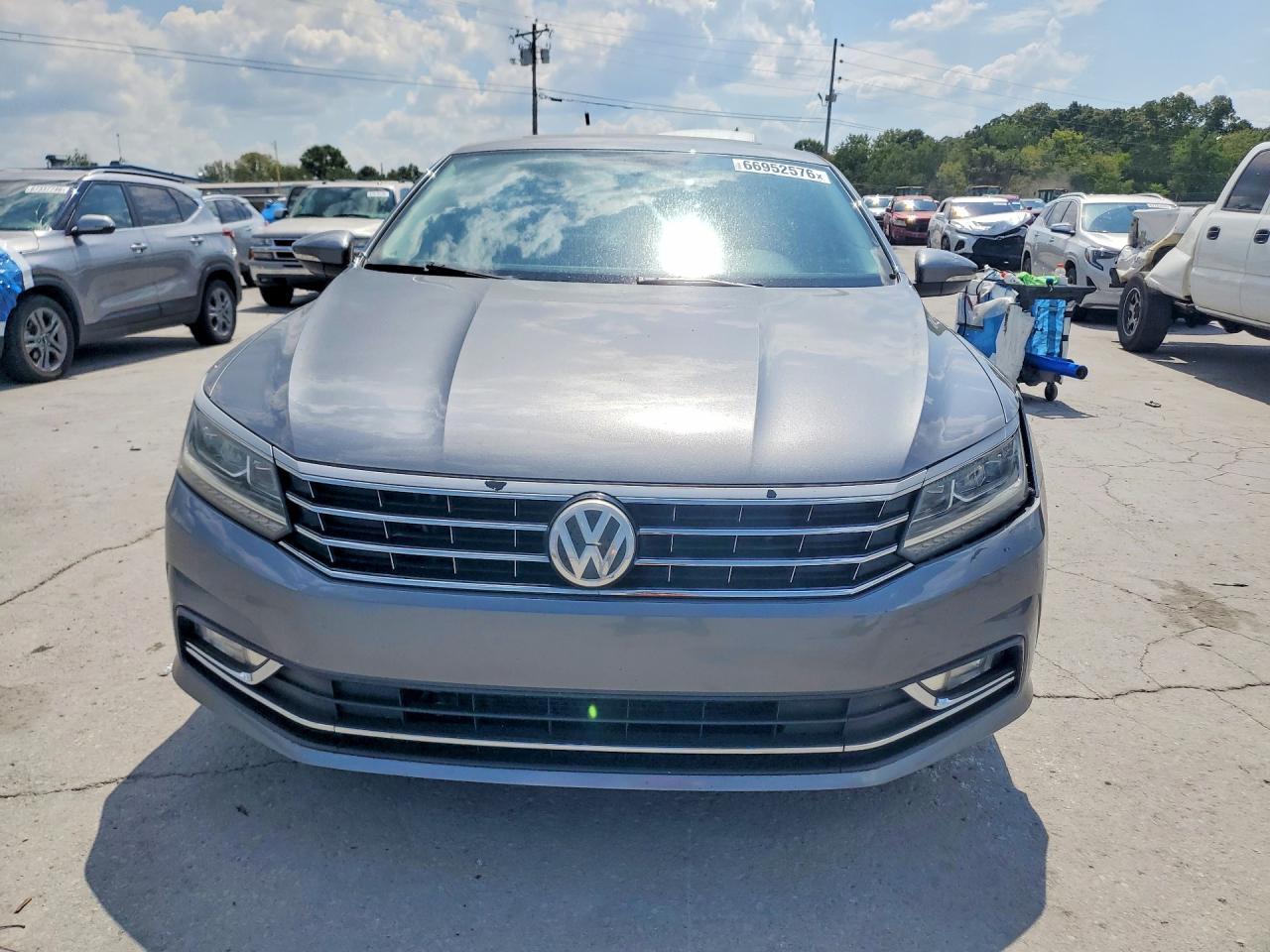 2016 Volkswagen Passat, SE