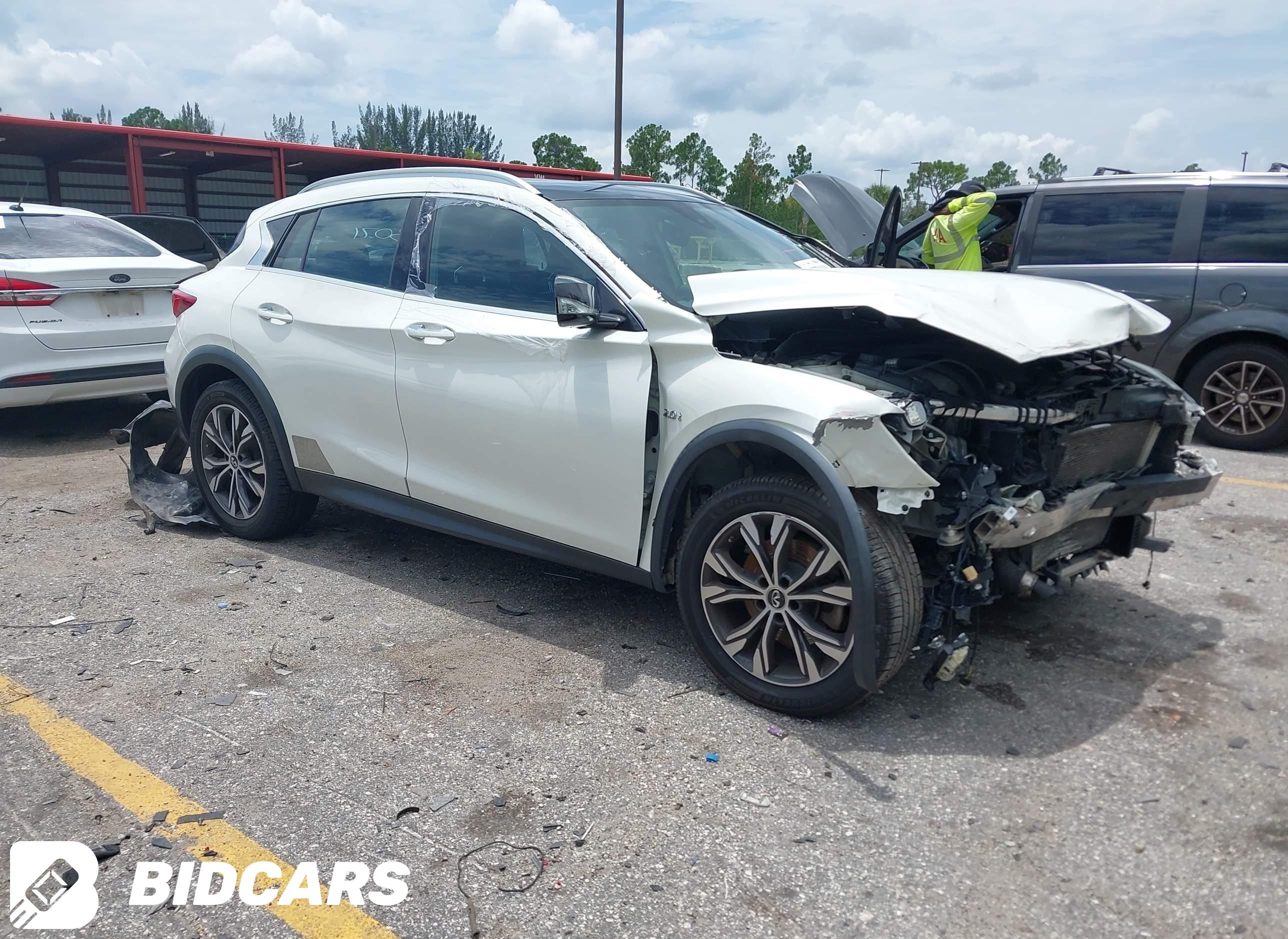 2017 Infiniti QX30, Premium