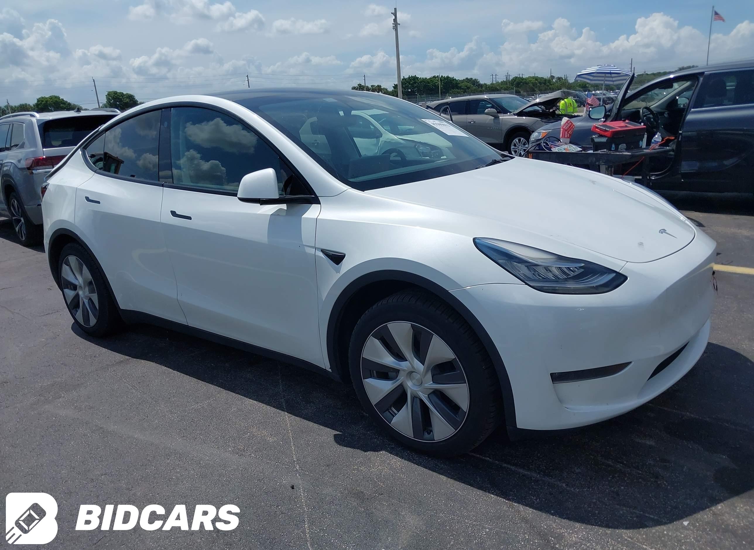 2023 Tesla Model Y, Performan...