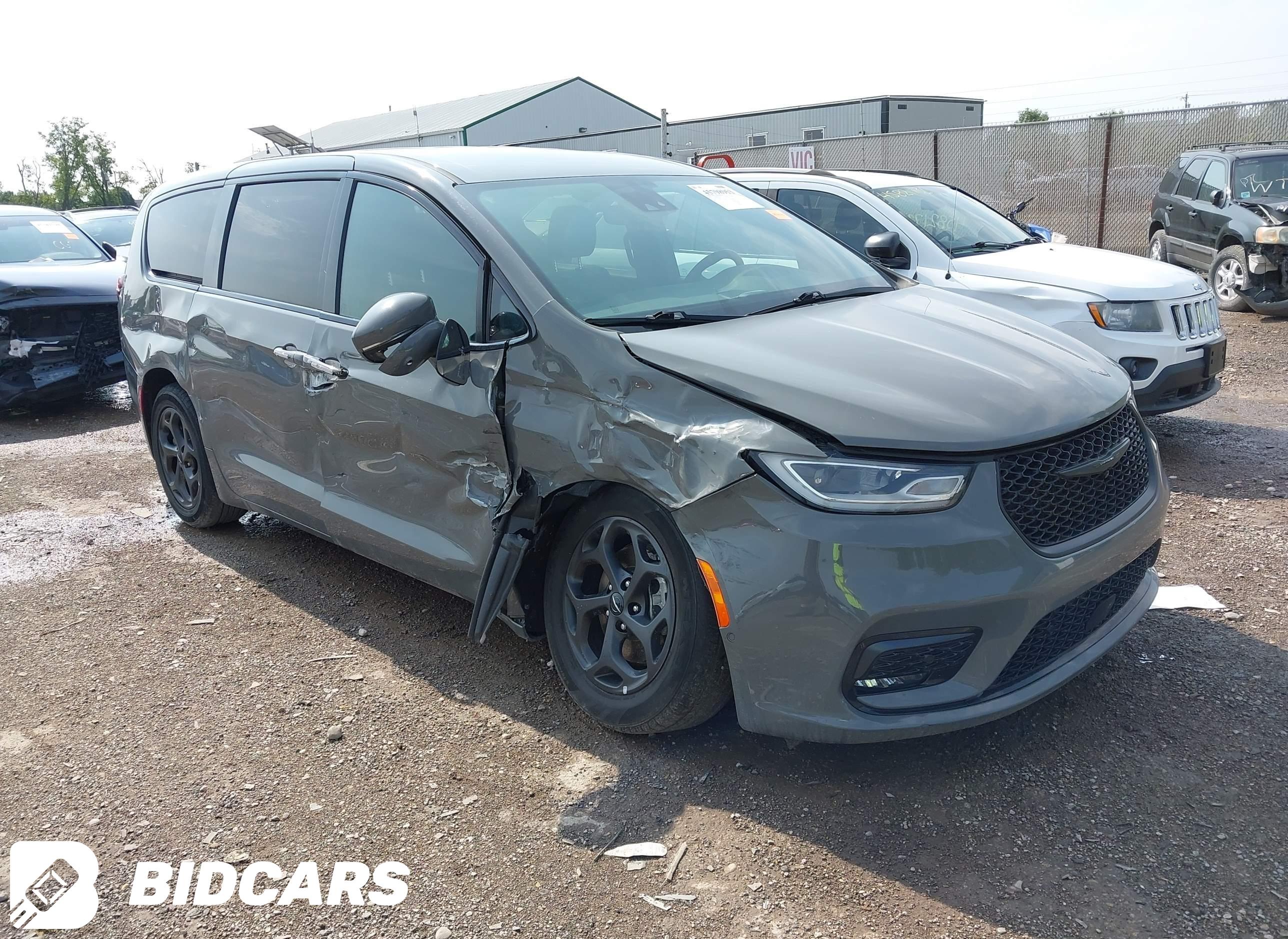 2022 Chrysler Pacifica Hybrid...